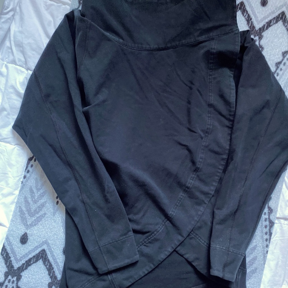 Lululemon cocoon wrap sweater/jacket, size 4